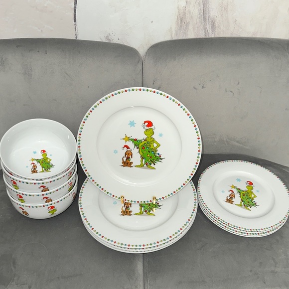 dr seus Holiday Holiday The Grinch Dinnerware Set Of 2 Poshmark